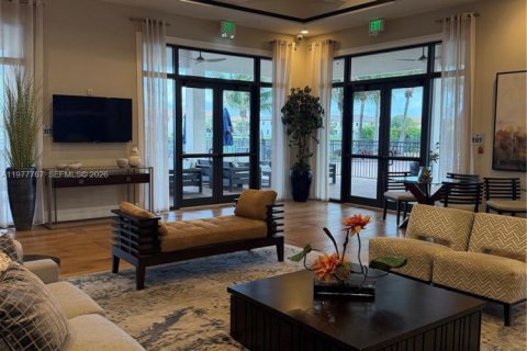 House in Hialeah, Florida 3 bedrooms, 188.13 sq.m. № 2041964 - photo 13