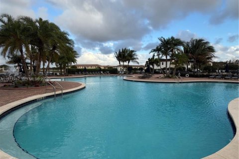 House in Hialeah, Florida 3 bedrooms, 188.13 sq.m. № 2041964 - photo 15