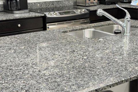 House in Hialeah, Florida 3 bedrooms, 188.13 sq.m. № 2041964 - photo 3