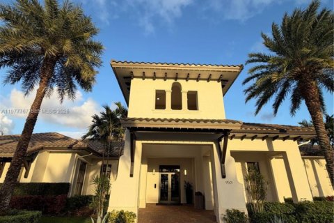 House in Hialeah, Florida 3 bedrooms, 188.13 sq.m. № 2041964 - photo 10