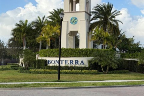 House in Hialeah, Florida 3 bedrooms, 188.13 sq.m. № 2041964 - photo 17