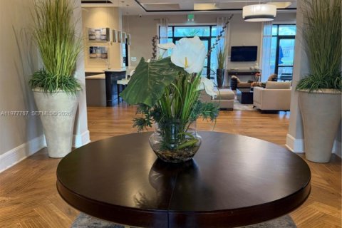 House in Hialeah, Florida 3 bedrooms, 188.13 sq.m. № 2041964 - photo 11