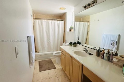 Condo in Doral, Florida, 3 bedrooms  № 1985818 - photo 4