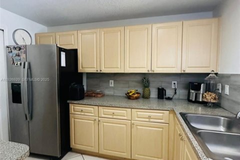 Condo in Doral, Florida, 3 bedrooms  № 1985818