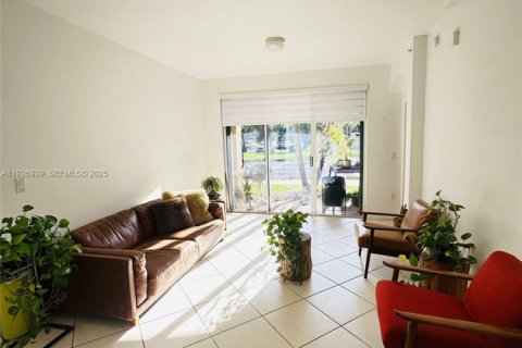 Condo in Doral, Florida, 3 bedrooms  № 1985818 - photo 3