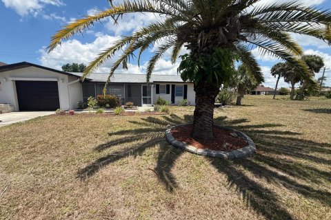 House in Rotonda, Florida 3 bedrooms, 162.3 sq.m. № 2225352 - photo 10