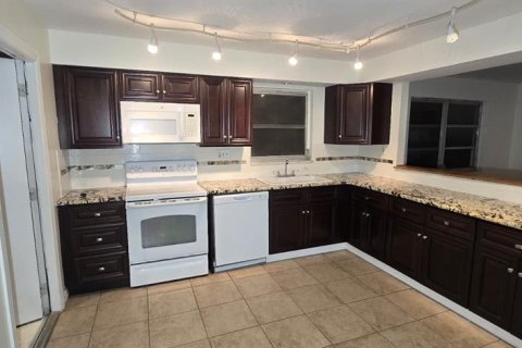 House in Rotonda, Florida 3 bedrooms, 162.3 sq.m. № 2225352 - photo 2