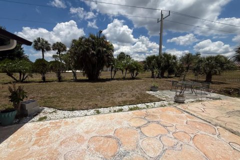 House in Rotonda, Florida 3 bedrooms, 162.3 sq.m. № 2225352 - photo 16
