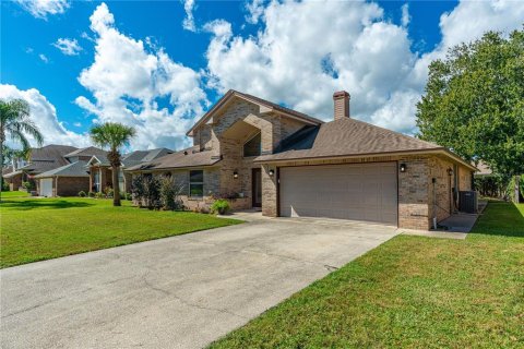House in Port Orange, Florida 3 bedrooms, 208.19 sq.m. № 2421612 - photo 2