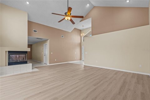 House in Port Orange, Florida 3 bedrooms, 208.19 sq.m. № 2421612 - photo 17
