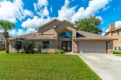 House in Port Orange, Florida 3 bedrooms, 208.19 sq.m. № 2421612