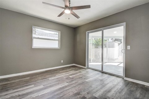 House in Saint Petersburg, Florida 3 bedrooms, 116.41 sq.m. № 2115943 - photo 29