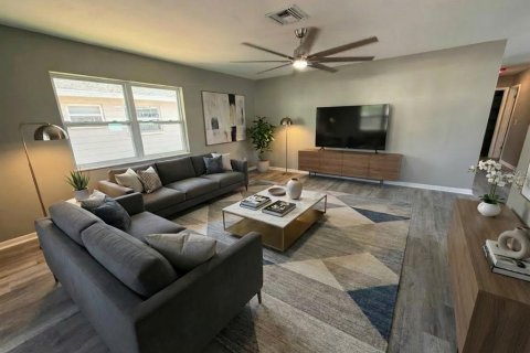 House in Saint Petersburg, Florida 3 bedrooms, 116.41 sq.m. № 2115943 - photo 10