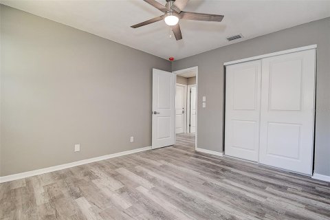 House in Saint Petersburg, Florida 3 bedrooms, 116.41 sq.m. № 2115943 - photo 27
