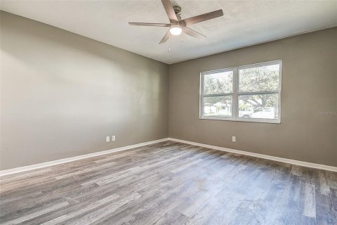 House in Saint Petersburg, Florida 3 bedrooms, 116.41 sq.m. № 2115943 - photo 24