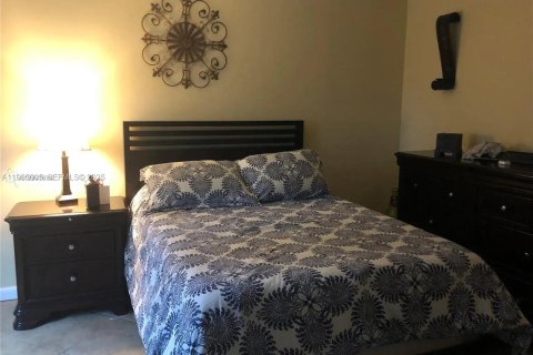 Снять в аренду кондоминиум в Бока-Ратон, Флорида 2 спальни, 97.55м2, № 1993128 - фото 3