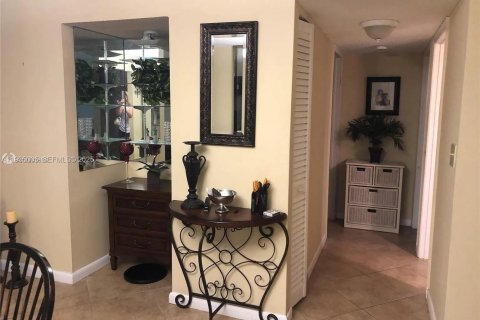 Снять в аренду кондоминиум в Бока-Ратон, Флорида 2 спальни, 97.55м2, № 1993128 - фото 2