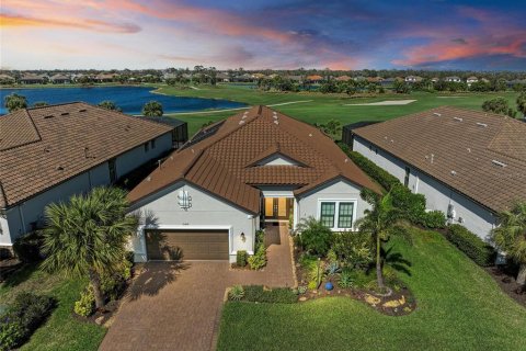 House in Bradenton, Florida 3 bedrooms, 285.4 sq.m. № 1547964 - photo 1