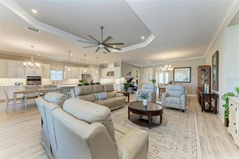 House in Bradenton, Florida 3 bedrooms, 285.4 sq.m. № 1547964 - photo 8