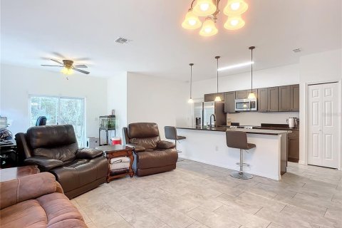 House in Orange City, Florida 3 bedrooms, 144 sq.m. № 1719750 - photo 5