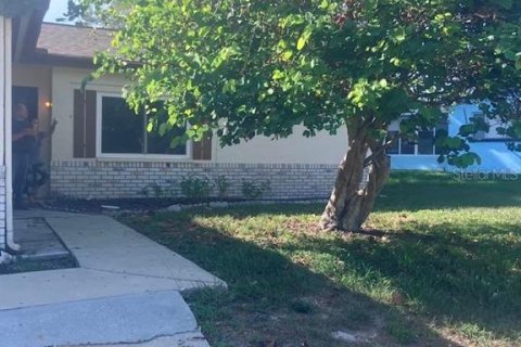 House in Hudson, Florida 2 bedrooms, 100.43 sq.m. № 1750791 - photo 11
