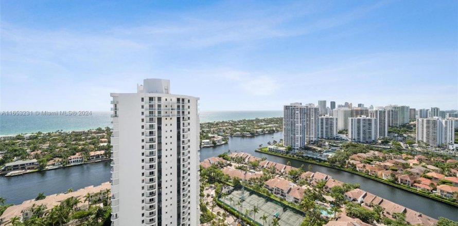 Condo à Aventura, Floride, 3 chambres № 1348332