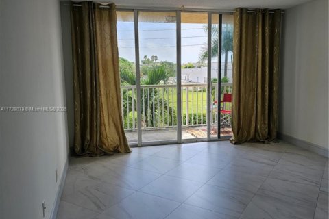 Condo in Dania Beach, Florida, 1 bedroom  № 1699418 - photo 8