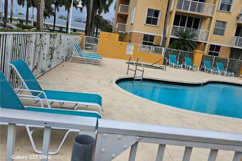 Condo in Dania Beach, Florida, 1 bedroom  № 1699418 - photo 15