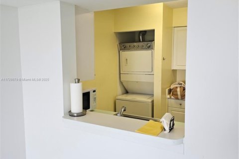 Condo in Dania Beach, Florida, 1 bedroom  № 1699418 - photo 5