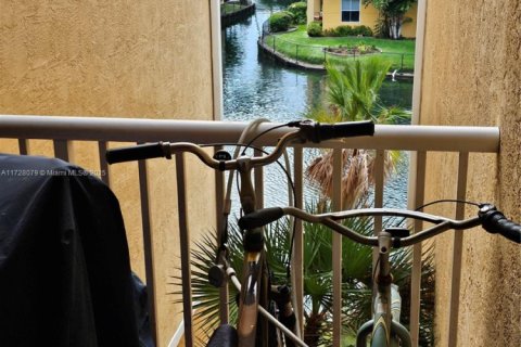 Condo in Dania Beach, Florida, 1 bedroom  № 1699418 - photo 13