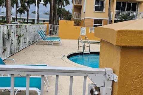 Condo in Dania Beach, Florida, 1 bedroom  № 1699418 - photo 16