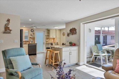 Villa ou maison à louer à Sarasota, Floride: 2 chambres, 77.67 m2 № 2125760 - photo 2