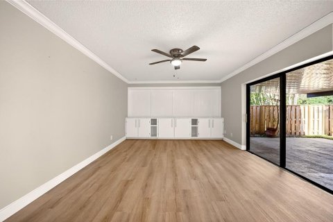 Townhouse in Leesburg, Florida 2 bedrooms, 119.66 sq.m. № 2212088 - photo 6