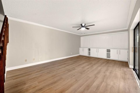 Townhouse in Leesburg, Florida 2 bedrooms, 119.66 sq.m. № 2212088 - photo 5