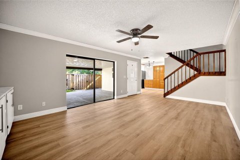 Townhouse in Leesburg, Florida 2 bedrooms, 119.66 sq.m. № 2212088 - photo 7