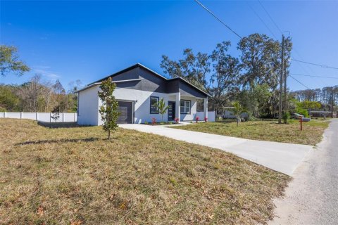 Villa ou maison à louer à New Port Richey, Floride: 3 chambres, 150.04 m2 № 2113951 - photo 2