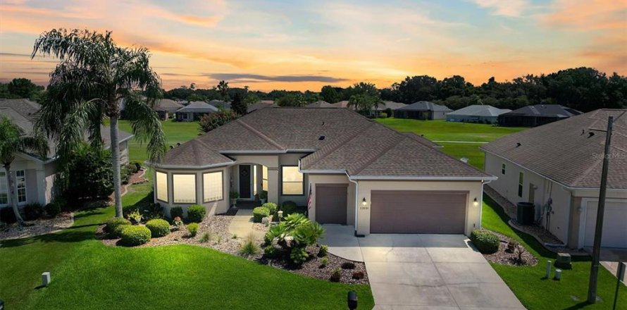 House in Summerfield, Florida 3 bedrooms, 232.44 sq.m. № 1836869