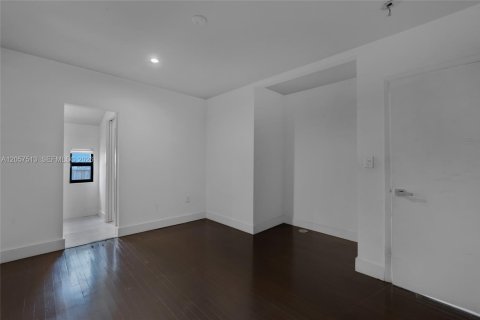 House in Miami, Florida 2 bedrooms, 113.99 sq.m. № 2244237 - photo 23