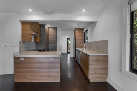 House in Miami, Florida 2 bedrooms, 113.99 sq.m. № 2244237 - photo 17