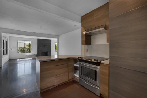 House in Miami, Florida 2 bedrooms, 113.99 sq.m. № 2244237 - photo 20