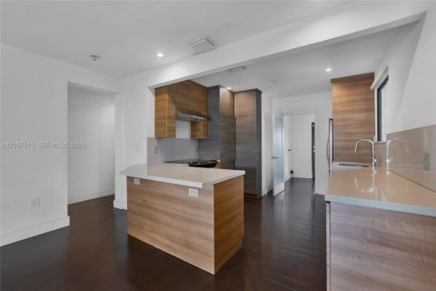 House in Miami, Florida 2 bedrooms, 113.99 sq.m. № 2244237 - photo 16