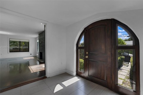 House in Miami, Florida 2 bedrooms, 113.99 sq.m. № 2244237 - photo 2