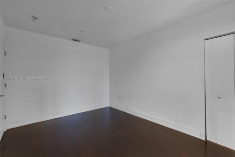 House in Miami, Florida 2 bedrooms, 113.99 sq.m. № 2244237 - photo 24