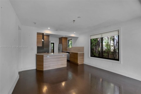 House in Miami, Florida 2 bedrooms, 113.99 sq.m. № 2244237 - photo 13