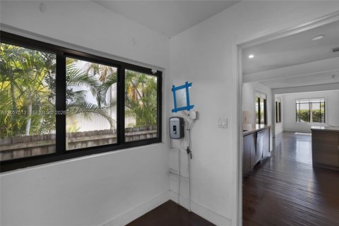 House in Miami, Florida 2 bedrooms, 113.99 sq.m. № 2244237 - photo 21