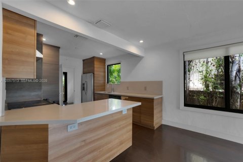 House in Miami, Florida 2 bedrooms, 113.99 sq.m. № 2244237 - photo 14
