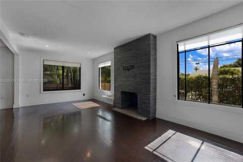 House in Miami, Florida 2 bedrooms, 113.99 sq.m. № 2244237 - photo 4