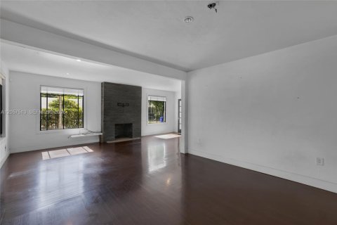 House in Miami, Florida 2 bedrooms, 113.99 sq.m. № 2244237 - photo 10