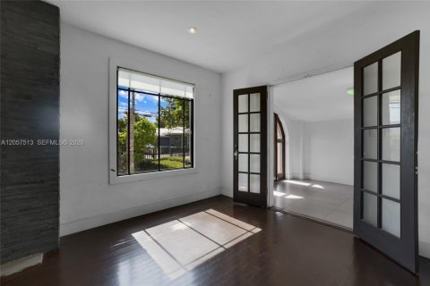 House in Miami, Florida 2 bedrooms, 113.99 sq.m. № 2244237 - photo 3