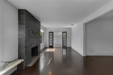 House in Miami, Florida 2 bedrooms, 113.99 sq.m. № 2244237 - photo 8